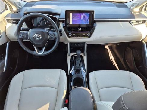 Used 2024 Toyota Corolla Cross XLE w/ Convenience Package FWD image 19