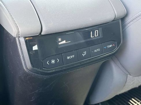 Used 2021 Toyota Highlander XLE AWD/4WD image 21