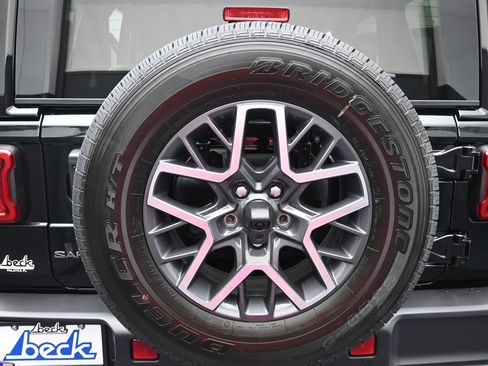 New 2026 Jeep Wrangler Unlimited Sahara AWD/4WD image 36