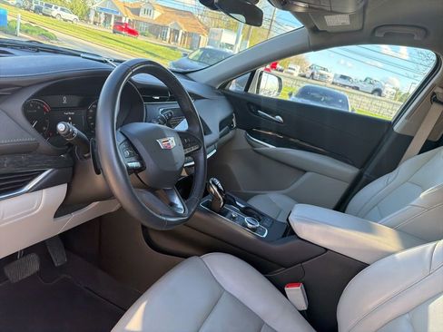 Used 2023 Cadillac XT4 Premium Luxury FWD image 10