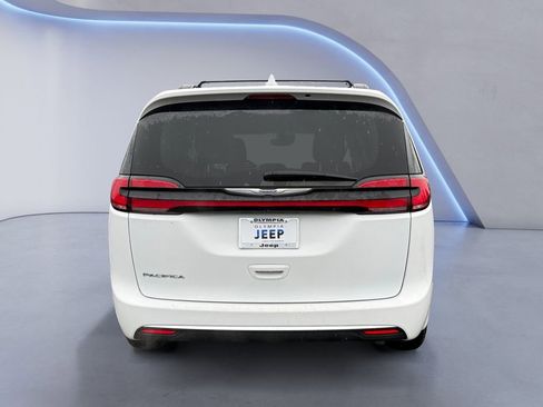 Used 2022 Chrysler Pacifica Touring-L image 4