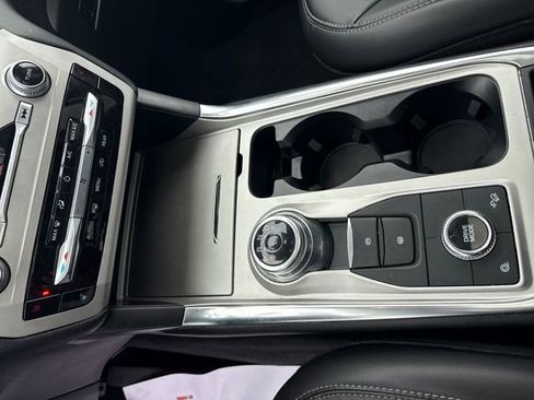 Used 2023 Ford Explorer XLT w/ Equipment Group 202A image 29