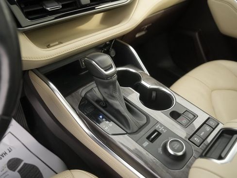 Used 2022 Toyota Highlander Platinum image 28
