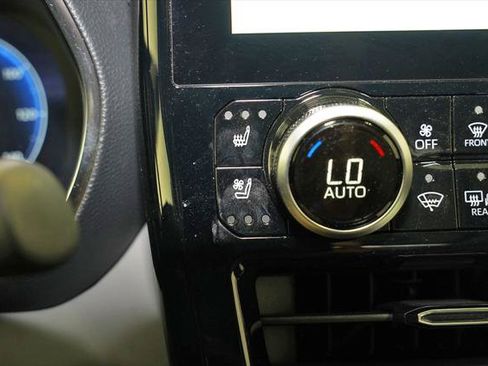 Certified 2024 Toyota Highlander Platinum AWD/4WD image 17