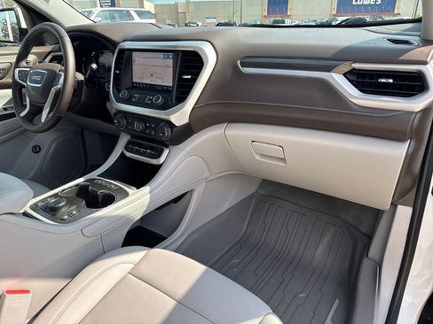 Certified 2023 GMC Acadia SLT w/ Technology Package AWD/4WD image 40
