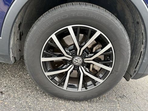 Used 2021 Volkswagen Tiguan SE image 12