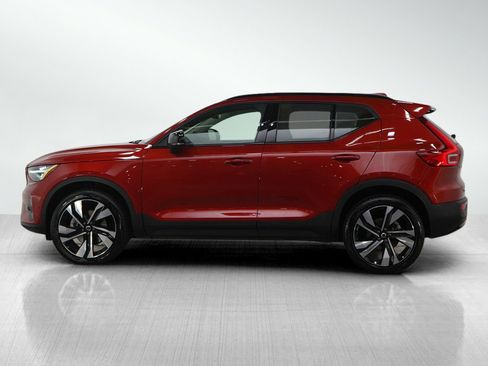 Used 2023 Volvo XC40 B5 Ultimate w/ Protection Package Premier image 2