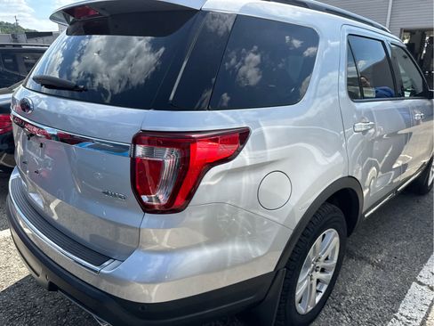 Used 2018 Ford Explorer XLT w/ Equipment Group 202A AWD/4WD image 7