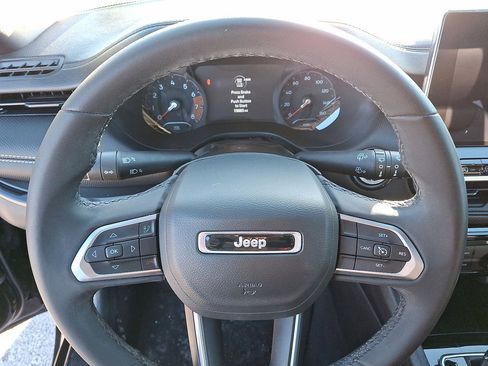 Used 2023 Jeep Compass Altitude image 16