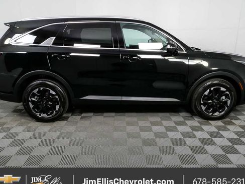 Used 2025 Kia Sorento S image 2