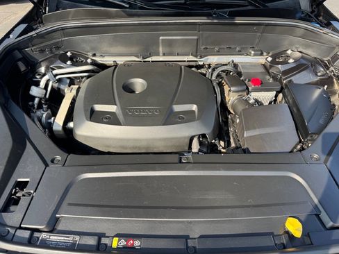 Used 2017 Volvo XC90 T6 Momentum w/ Vision Package image 12