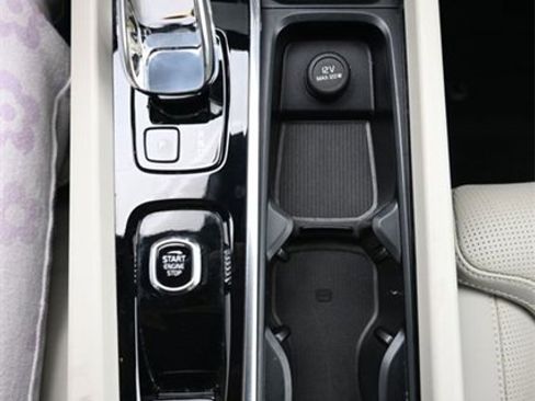 Used 2023 Volvo XC60 B6 Ultimate w/ Climate Package image 11