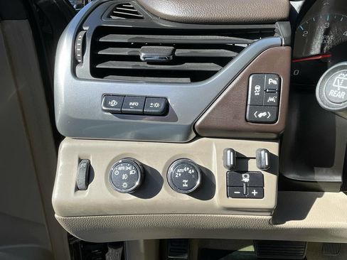 Used 2017 Chevrolet Tahoe Premier image 16