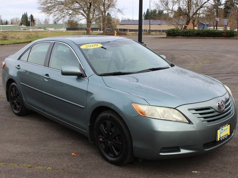 Used 2009 Toyota Camry LE FWD image 1