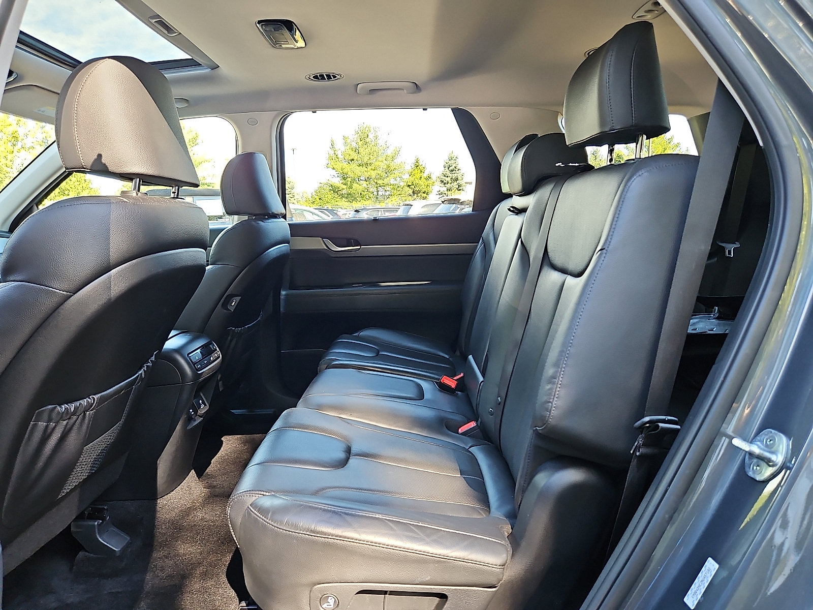 Used 2022 Hyundai Palisade SEL w/ 8P Bench Seat Package AWD/4WD image 12