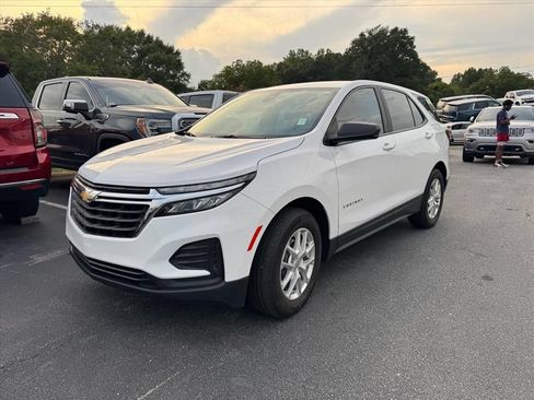Used 2024 Chevrolet Equinox LS w/ LS Convenience Package FWD image 9