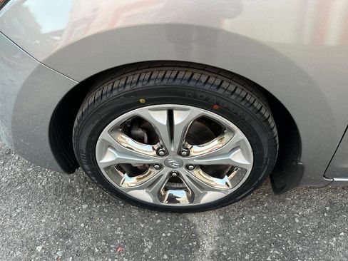 Used 2015 Hyundai Elantra GT w/ Option Group 03 image 11