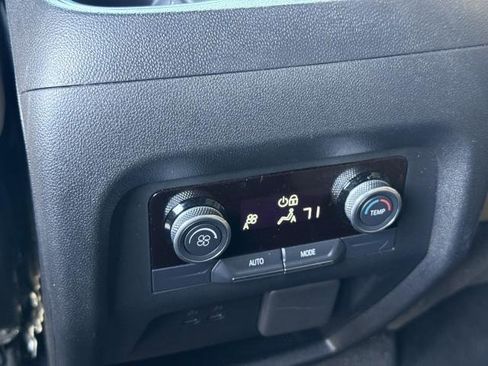 Used 2025 Buick Enclave Preferred w/ Power Package image 31