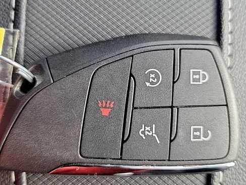 Used 2025 Chevrolet Traverse RS image 36