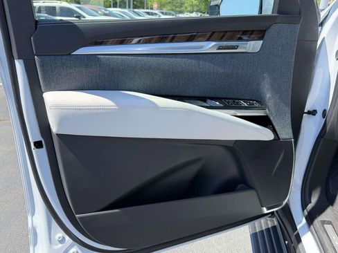 New 2026 Cadillac Escalade Platinum Sport w/ LPO, ONYX Package AWD/4WD image 14
