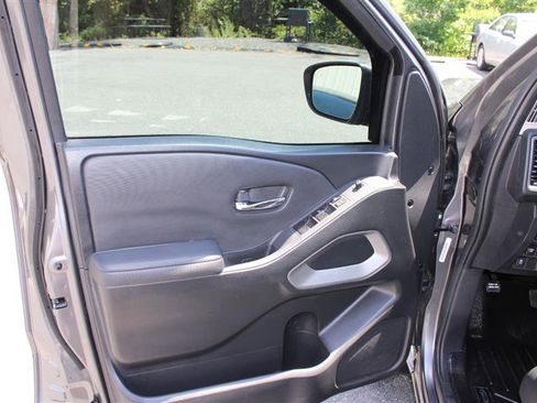 Used 2022 Nissan Frontier SV w/ Technology Package AWD/4WD image 11