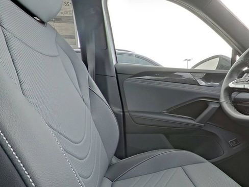New 2026 Volkswagen Tiguan SE R-Line FWD image 28