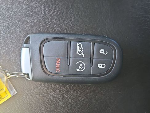 Used 2020 Jeep Cherokee Trailhawk w/ Comfort/Convenience Group AWD/4WD image 36