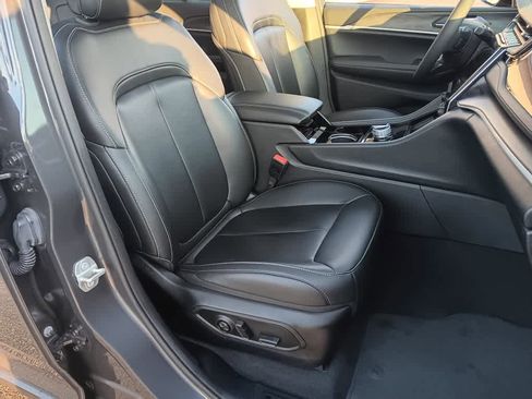 Used 2023 Jeep Grand Cherokee image 14