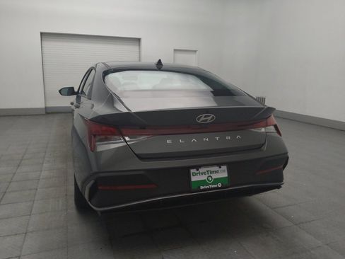 Used 2025 Hyundai Elantra SE FWD image 6