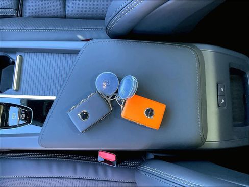 New 2026 Volvo XC60 T8 Ultra w/ Climate Package image 34