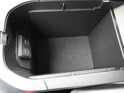 New 2025 Toyota RAV4 XLE image 37