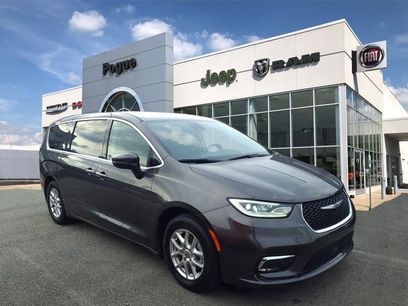 Used 2023 Chrysler Pacifica Touring-L