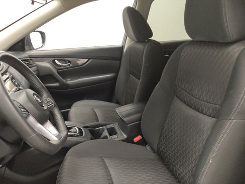 Used 2017 Nissan Rogue SV FWD image 17