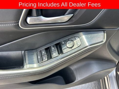 Used 2021 Nissan Rogue SV w/ Premium Package FWD image 4