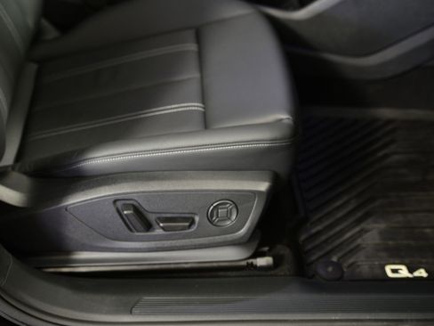 Used 2025 Audi Q4 e-tron Premium Plus w/ Premium Plus image 12