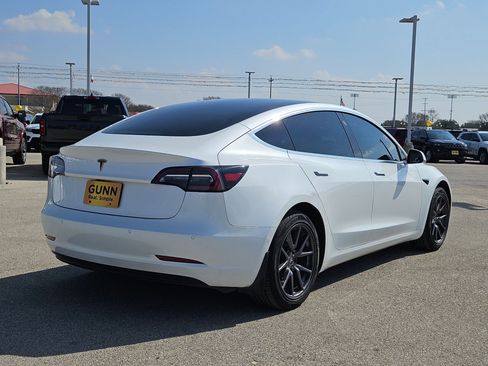 Used 2020 Tesla Model 3 Standard Range Plus image 3