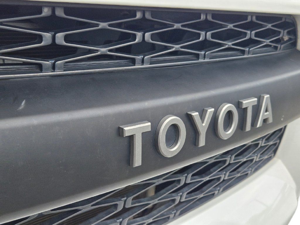 Used 2018 Toyota 4Runner SR5 Premium AWD/4WD image 5