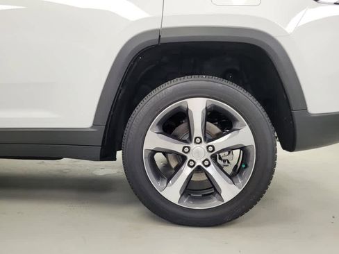 New 2025 Jeep Grand Cherokee Limited image 15