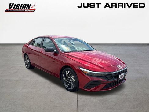 Used 2025 Hyundai Elantra Sport FWD image 3
