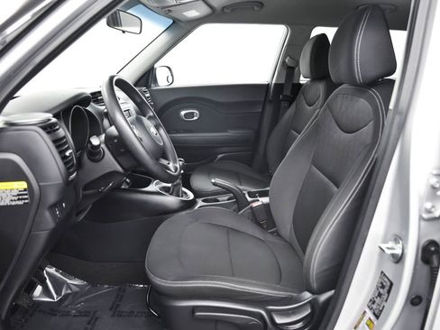 Used 2018 Kia Soul image 11