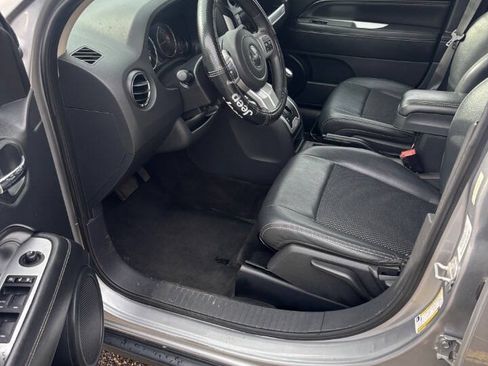 Used 2016 Jeep Compass Latitude AWD/4WD image 3
