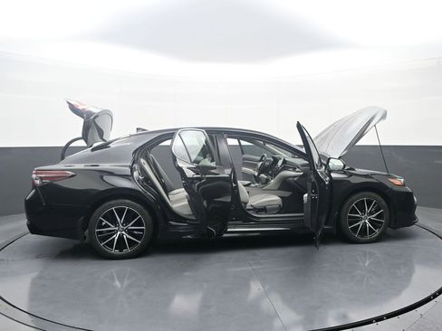 Used 2024 Toyota Camry SE image 43