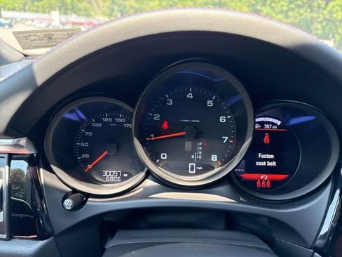 Used 2021 Porsche Macan image 13