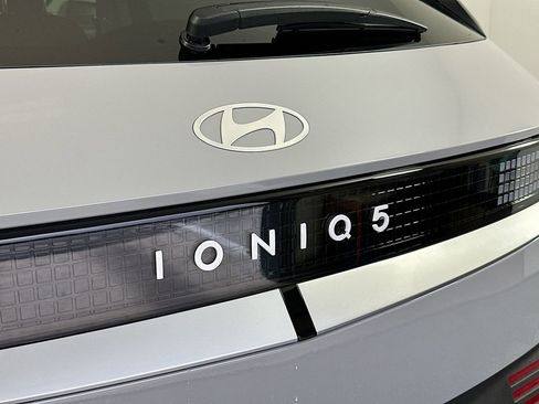New 2026 Hyundai Ioniq 5 SEL image 22