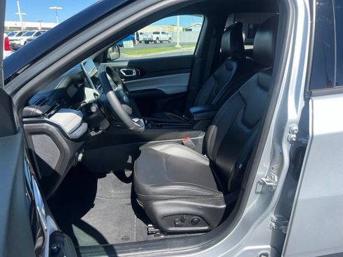 Used 2025 Jeep Compass Limited AWD/4WD image 24