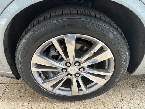 Used 2023 Cadillac XT6 Premium Luxury w/ Technology Package image 3