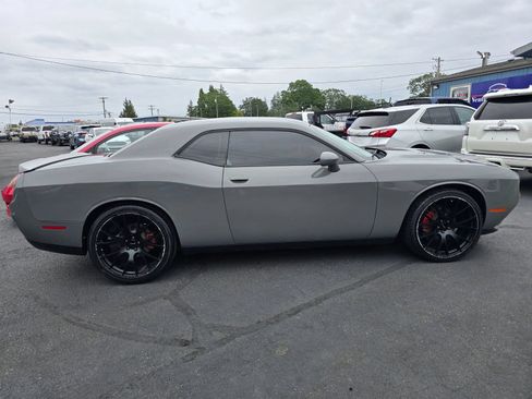 Used 2018 Dodge Challenger SXT RWD image 6