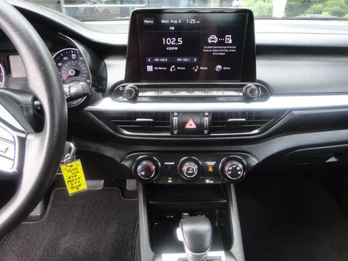 Used 2022 Kia Forte LXS image 8