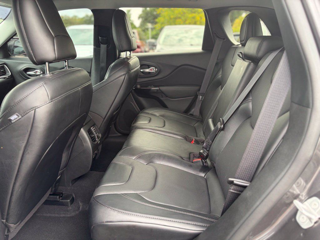 Used 2023 Jeep Cherokee Altitude Lux AWD/4WD image 13