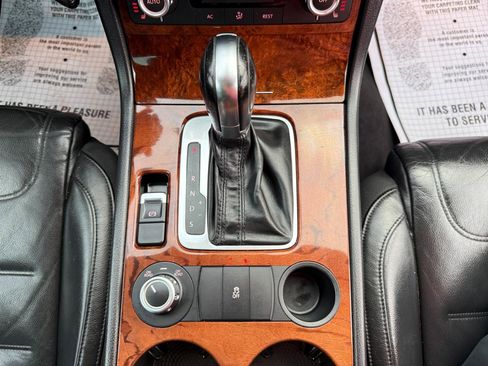 Used 2012 Volkswagen Touareg VR6 image 54